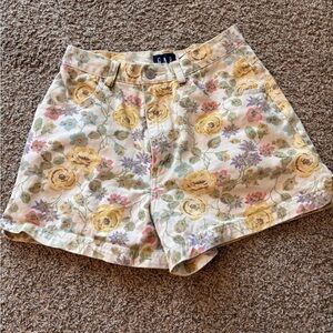 GAP Floral Women's Shorts - Yellow and Cream (Vintage)